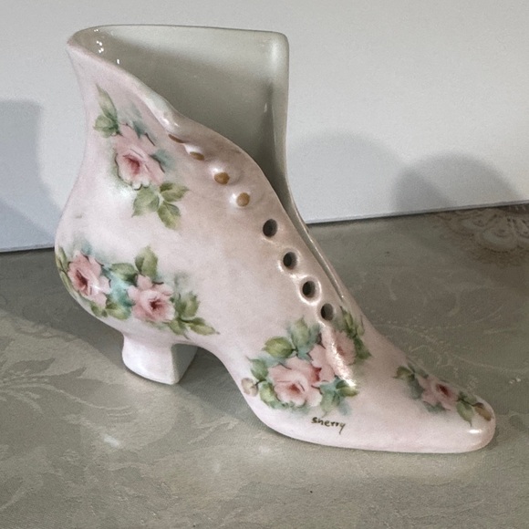 Other - Victorian boot shoe, signed by an artist named "Sherry